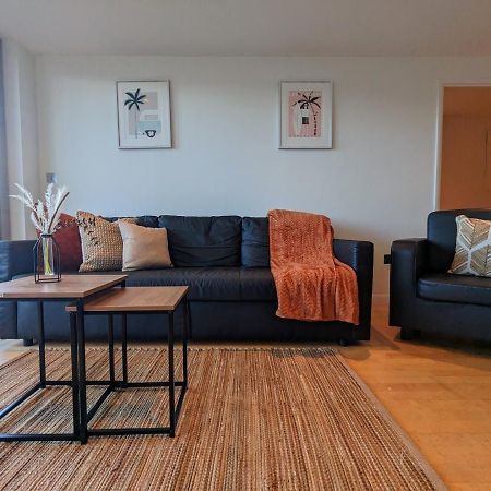 Apartment 100M From Fistral Beach- Underground Parking-Surf Shower & Locker- Sleeps 6 New Quay Εξωτερικό φωτογραφία