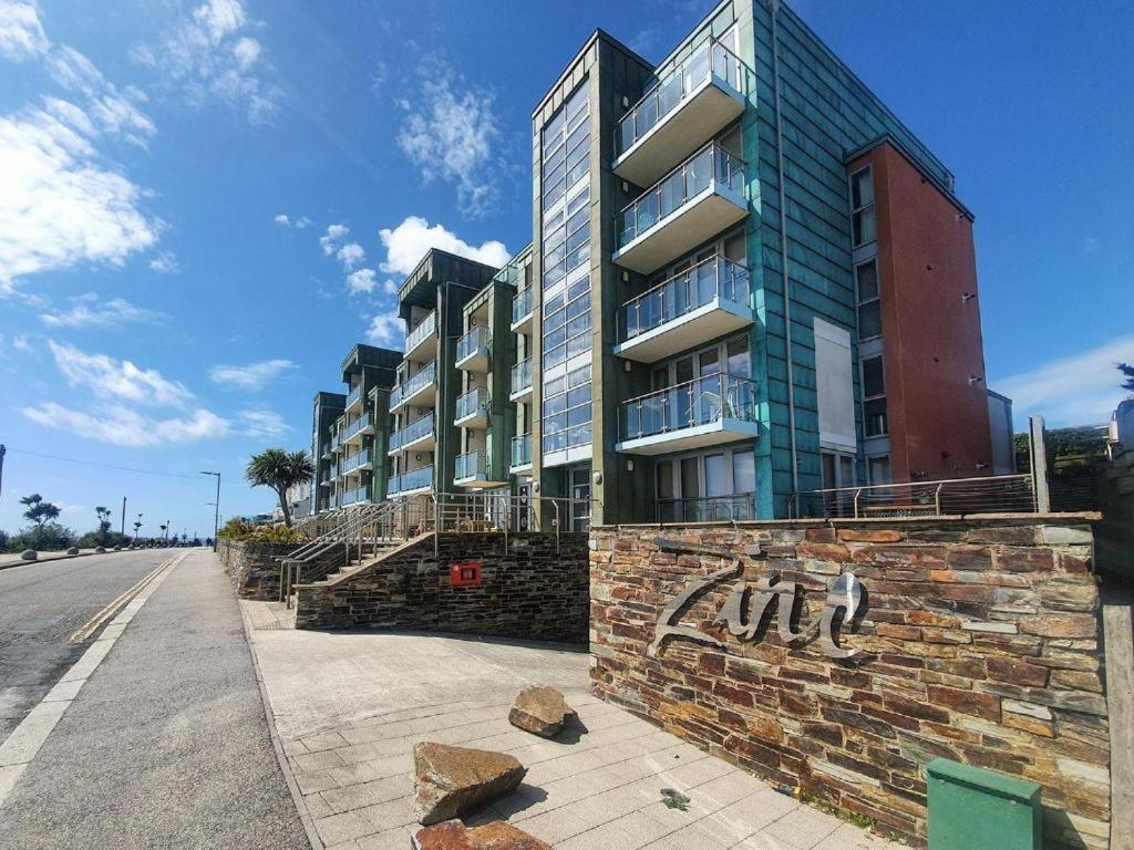 Apartment 100M From Fistral Beach- Underground Parking-Surf Shower & Locker- Sleeps 6 New Quay Εξωτερικό φωτογραφία