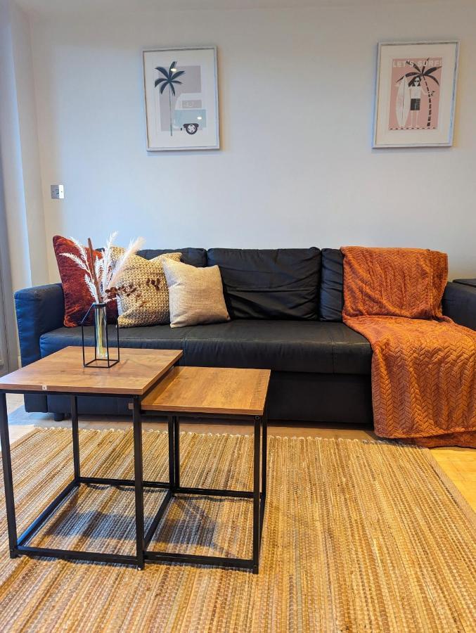 Apartment 100M From Fistral Beach- Underground Parking-Surf Shower & Locker- Sleeps 6 New Quay Εξωτερικό φωτογραφία