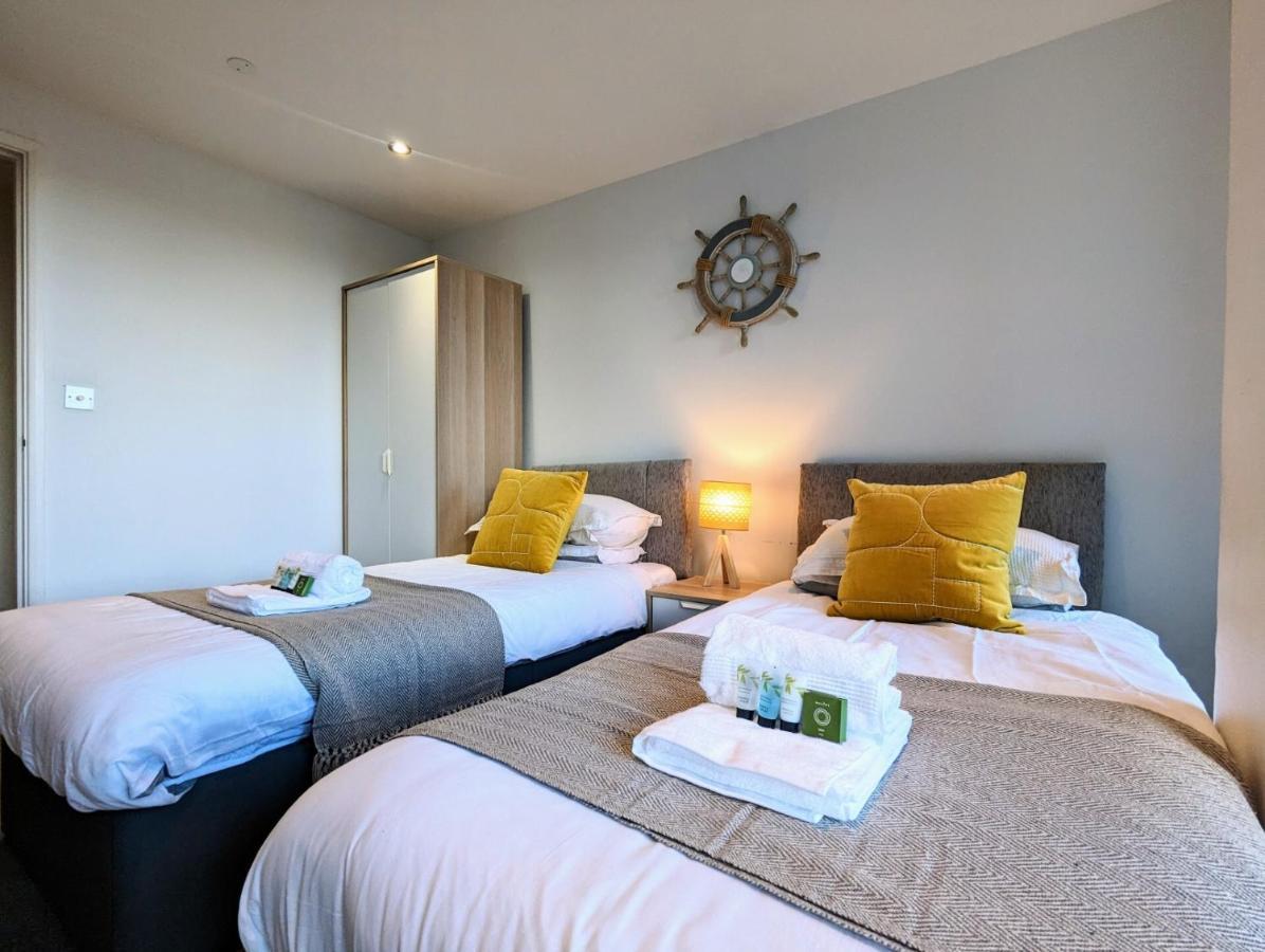 Apartment 100M From Fistral Beach- Underground Parking-Surf Shower & Locker- Sleeps 6 New Quay Εξωτερικό φωτογραφία