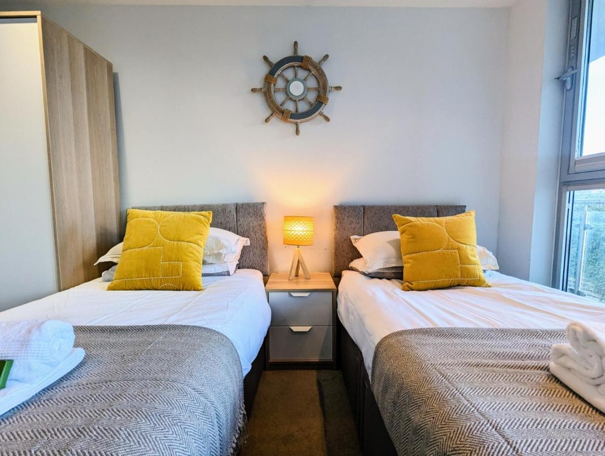Apartment 100M From Fistral Beach- Underground Parking-Surf Shower & Locker- Sleeps 6 New Quay Εξωτερικό φωτογραφία
