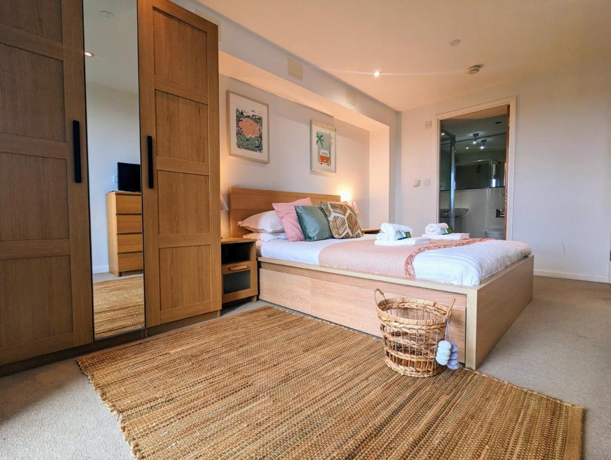 Apartment 100M From Fistral Beach- Underground Parking-Surf Shower & Locker- Sleeps 6 New Quay Εξωτερικό φωτογραφία