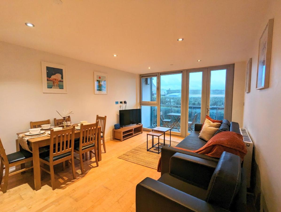 Apartment 100M From Fistral Beach- Underground Parking-Surf Shower & Locker- Sleeps 6 New Quay Εξωτερικό φωτογραφία