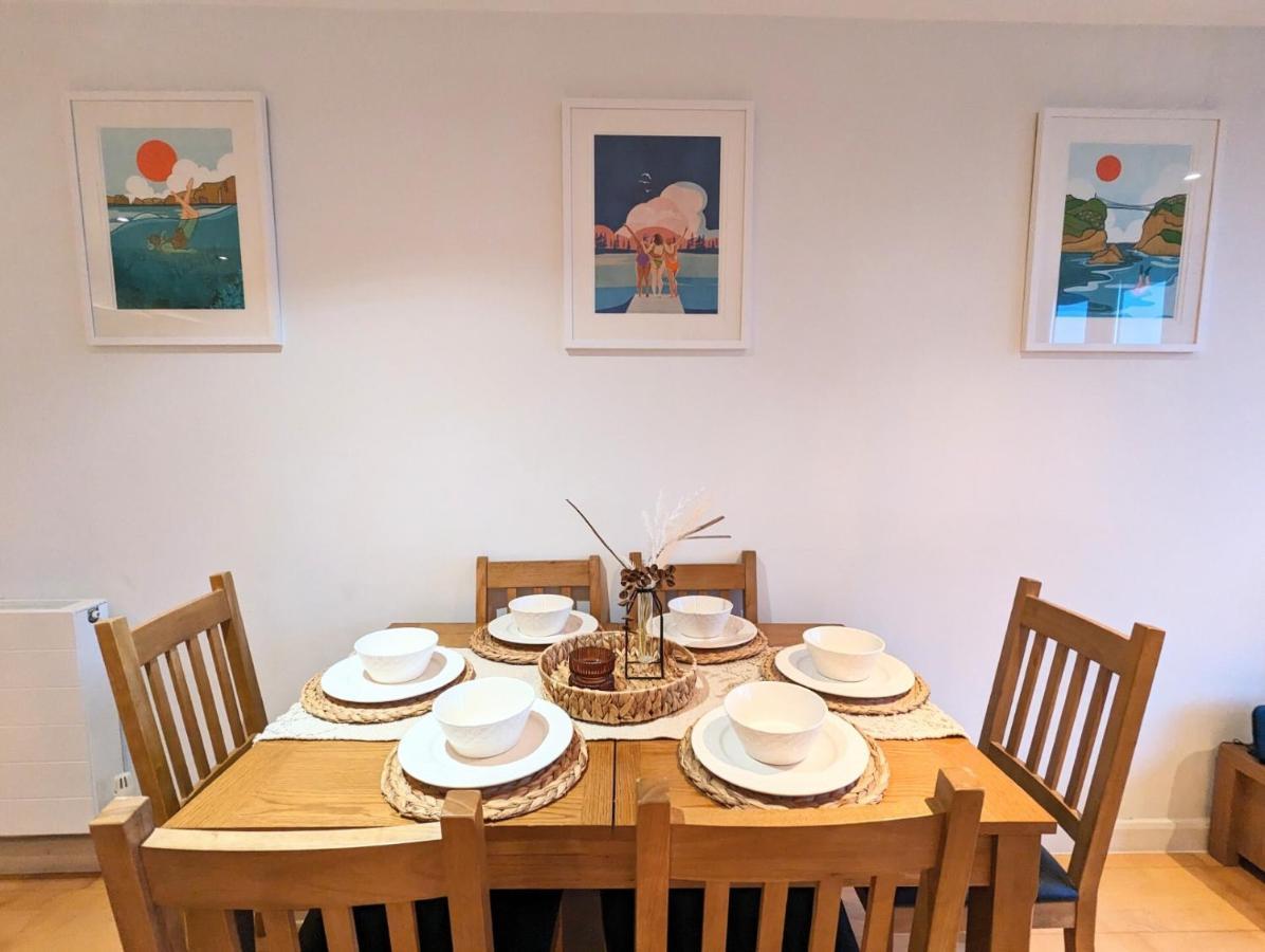Apartment 100M From Fistral Beach- Underground Parking-Surf Shower & Locker- Sleeps 6 New Quay Εξωτερικό φωτογραφία
